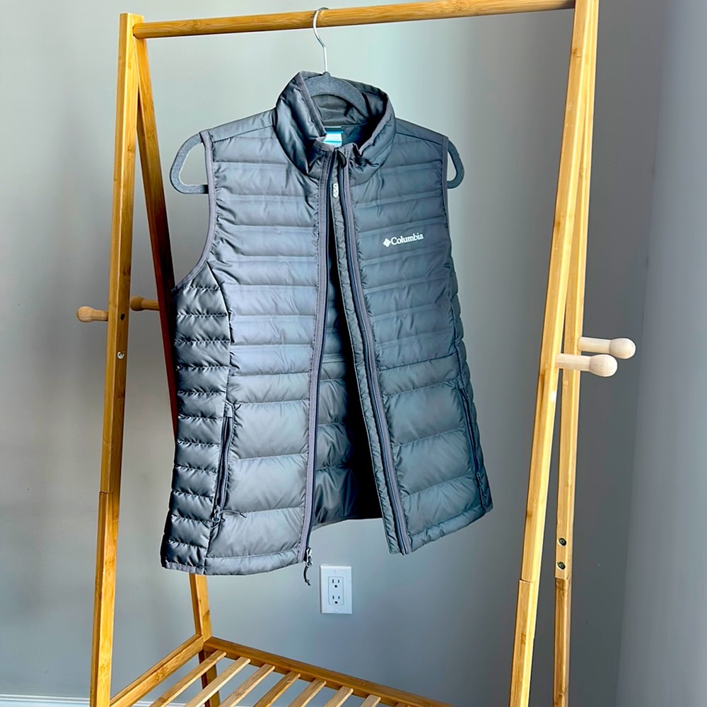 Grey Columbia Vest nwot